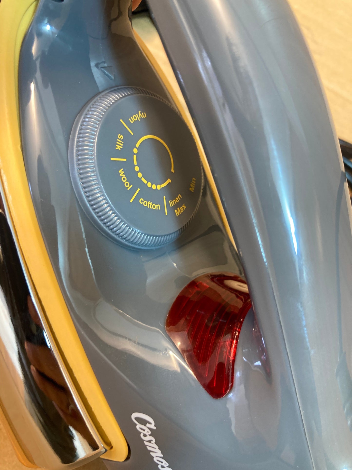 Cosmos Indonesia Lot Dry Iron 400W